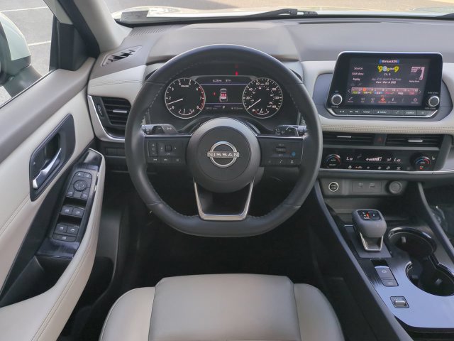 Used 2023 Nissan Rogue SV w/ SV Premium B Package FWD image 16