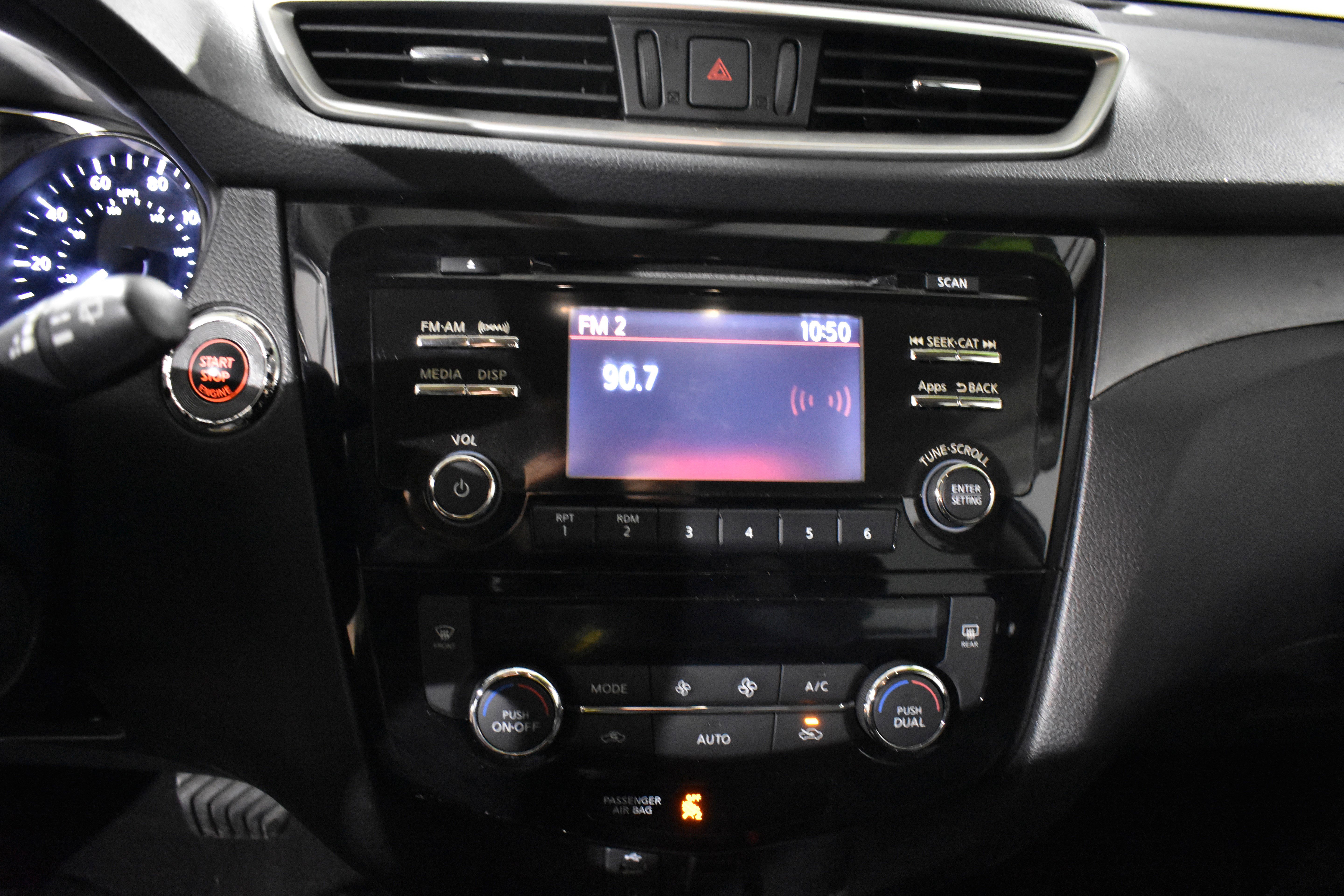 Used 2015 Nissan Rogue SV image 21