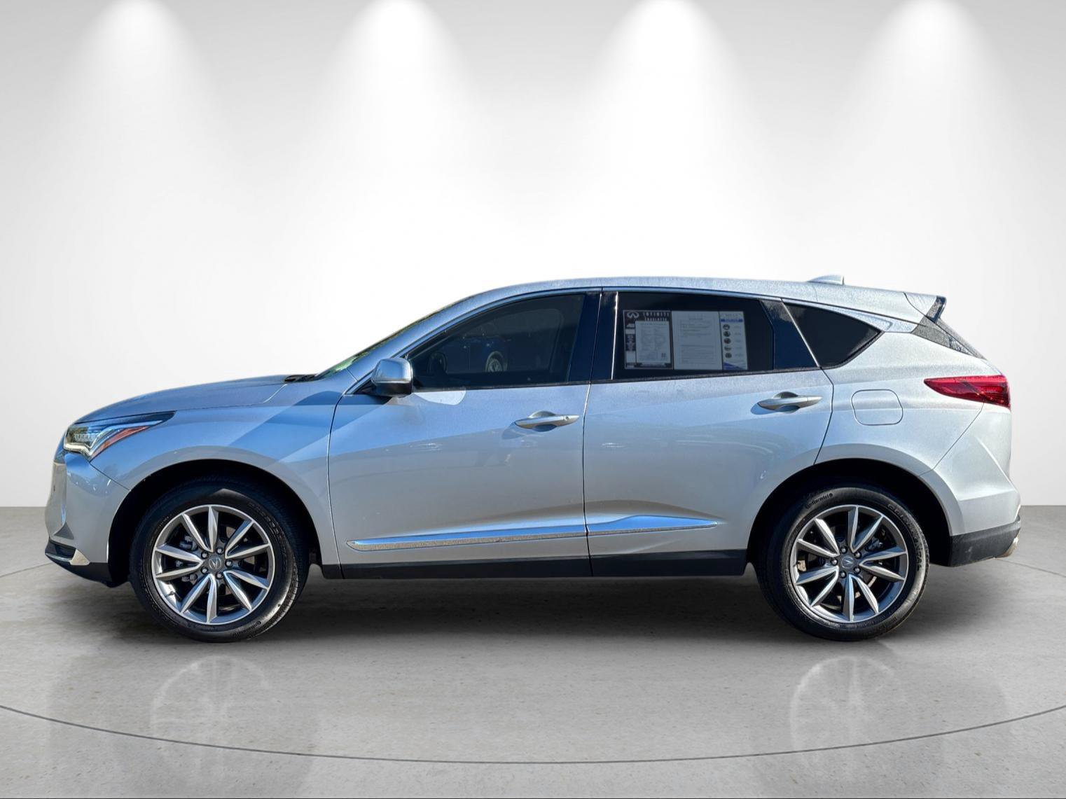 Used 2023 Acura RDX w/ Technology Package FWD image 2