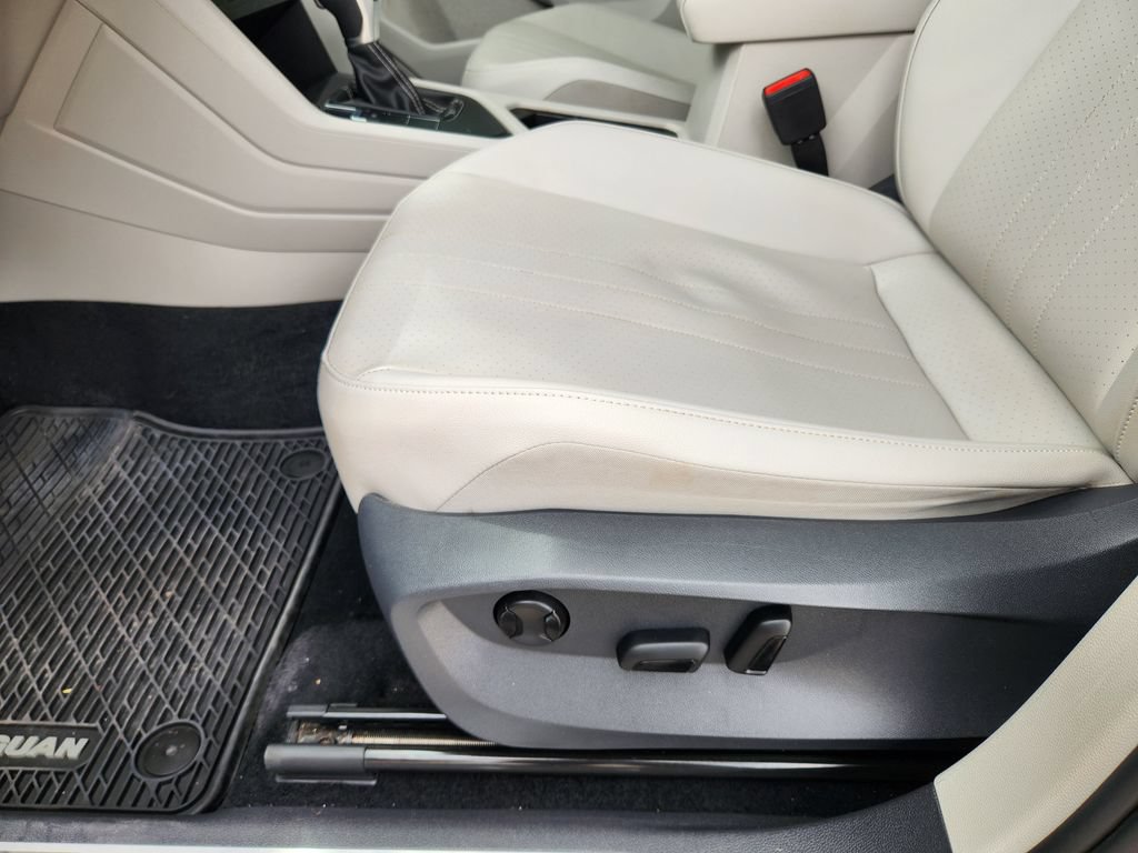 Used 2022 Volkswagen Tiguan SE R-Line FWD image 16