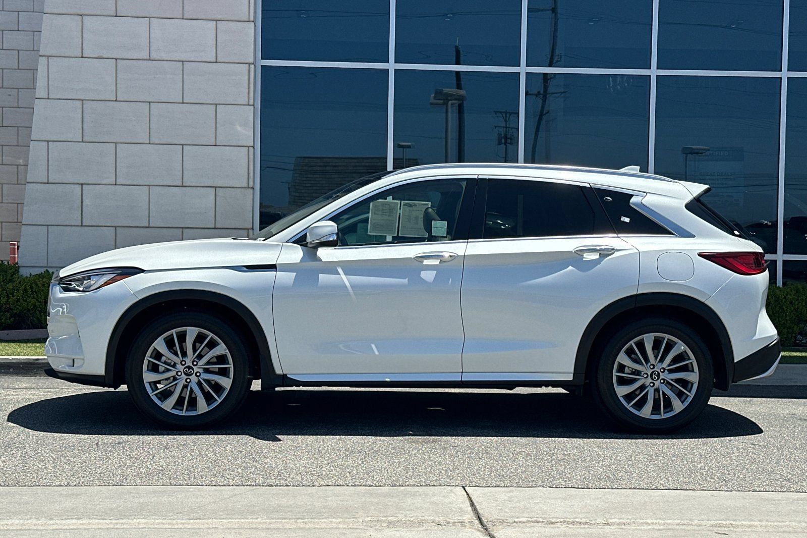 Used 2023 INFINITI QX50 Luxe FWD image 7