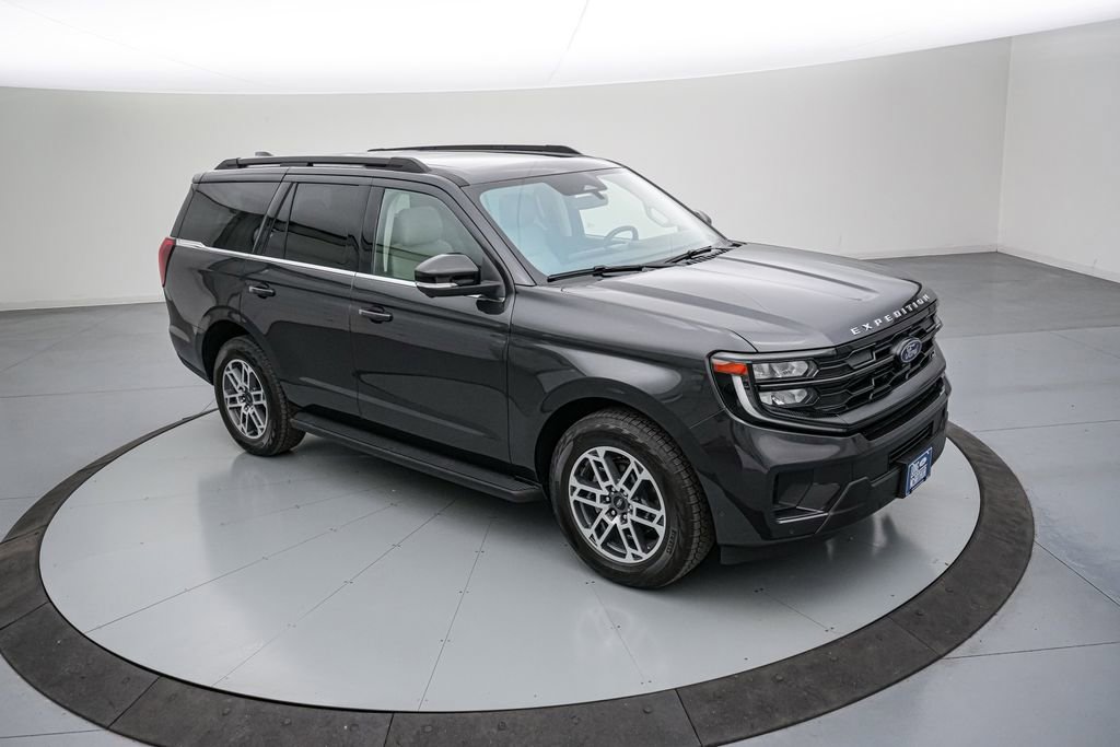 Certified 2025 Ford Expedition Active AWD/4WD image 3