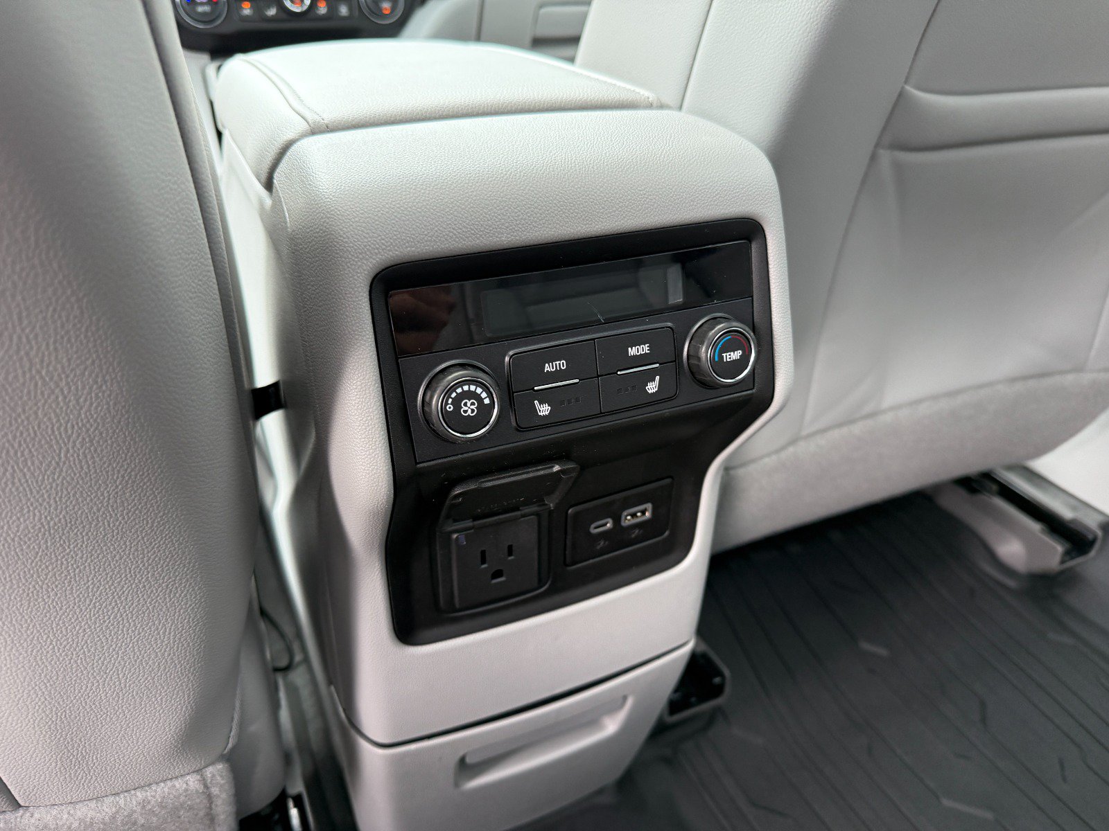 Used 2023 GMC Acadia SLT w/ Preferred Package AWD/4WD image 19