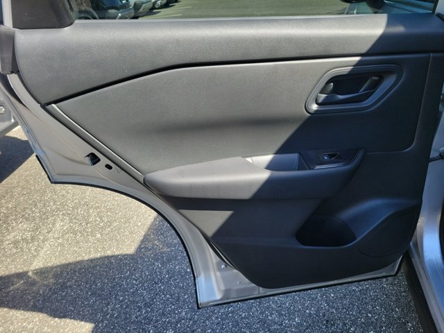 Used 2024 Nissan Rogue S image 12