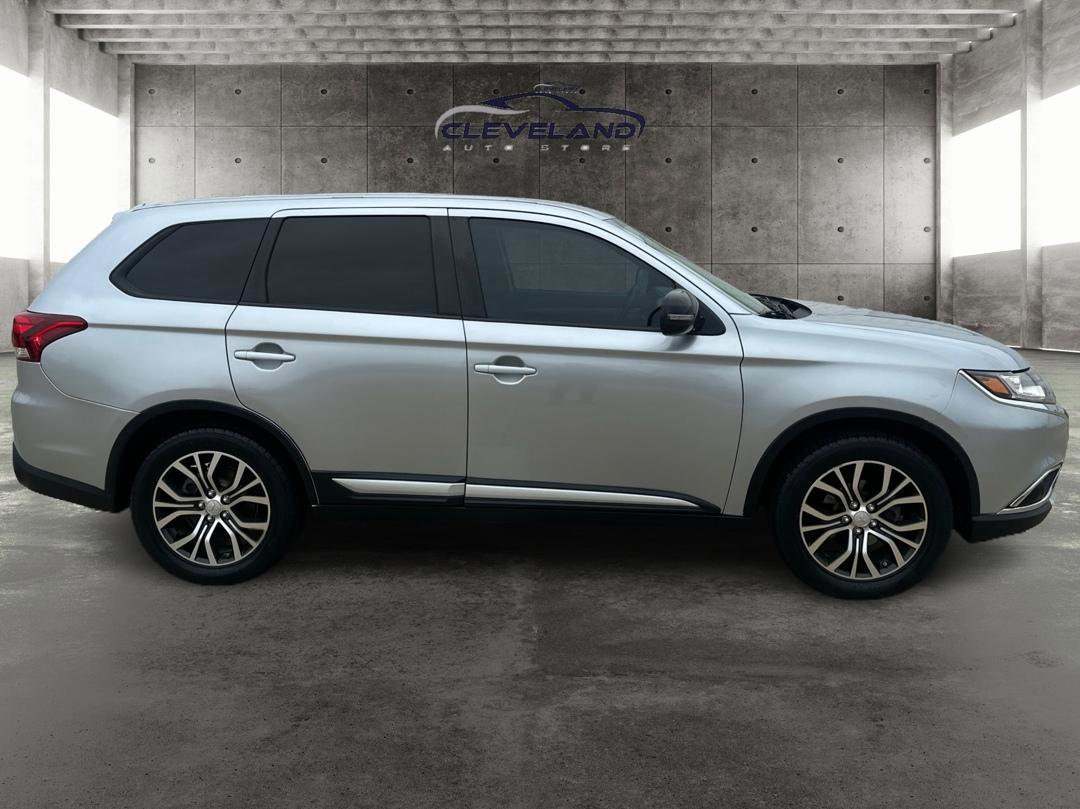 Used 2016 Mitsubishi Outlander ES image 2