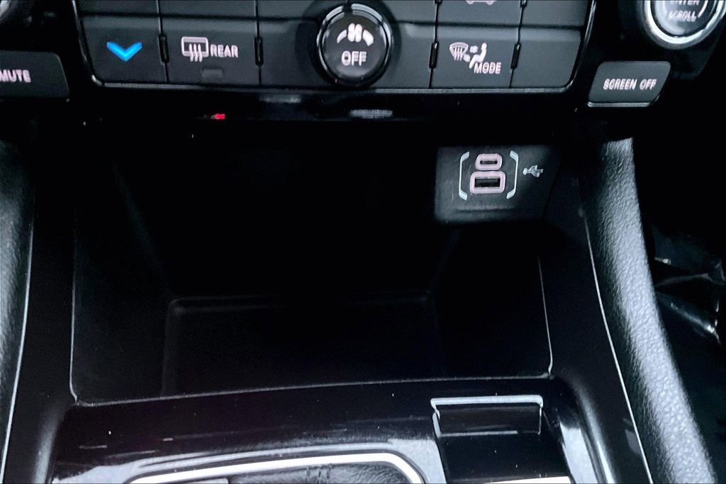 Used 2024 Jeep Compass Latitude image 32