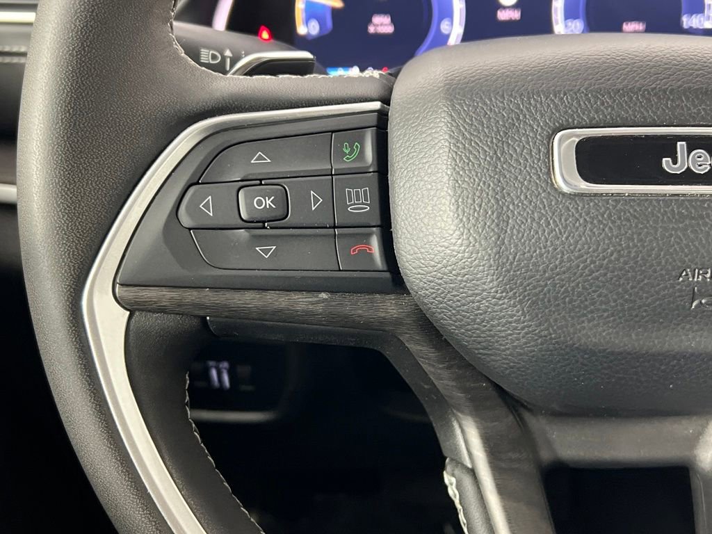 Used 2024 Jeep Grand Cherokee Limited w/ Black Appearance Package image 8