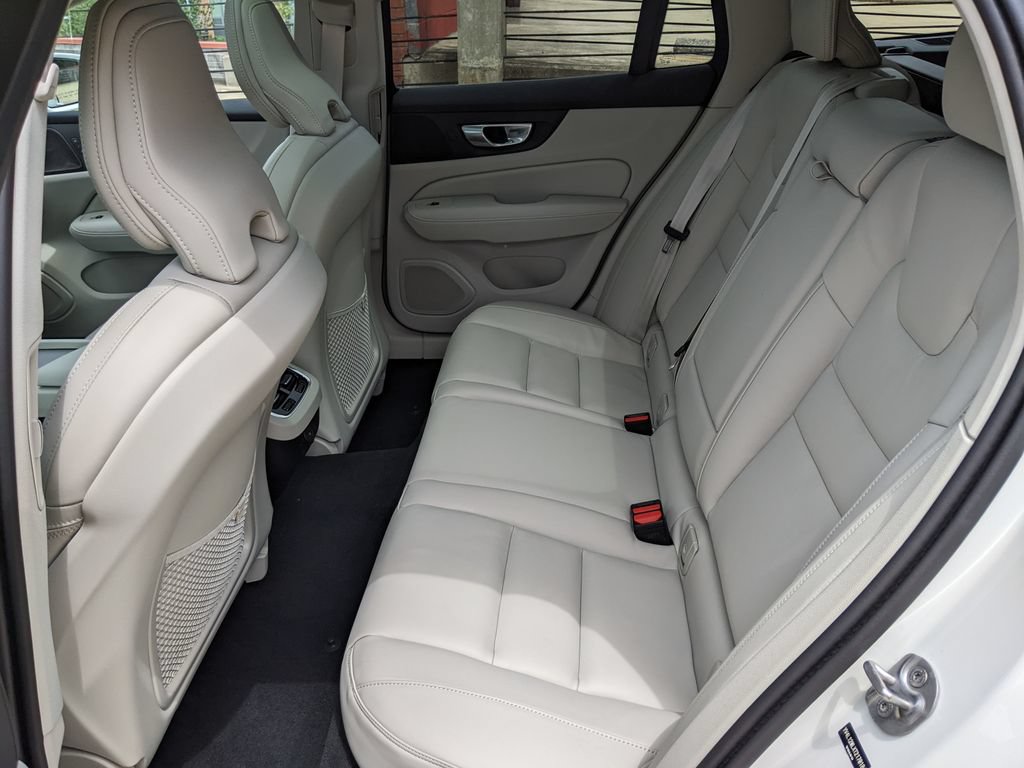 Certified 2026 Volvo V60 B5 Cross Country Ultra w/ Protection Package Premier AWD/4WD image 23