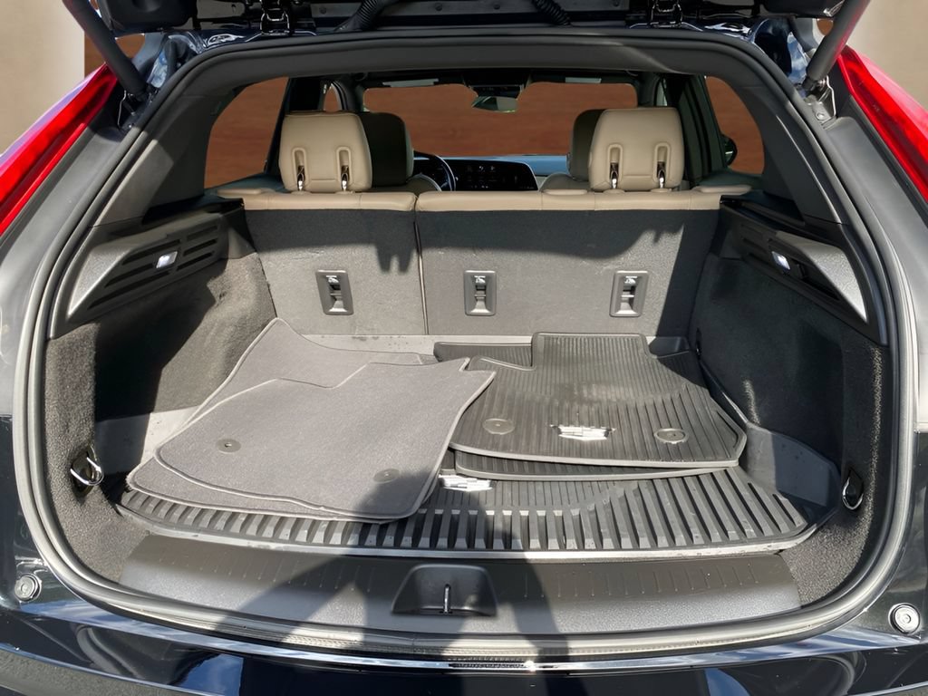 Certified 2024 Cadillac XT4 Luxury w/ Cold Weather Package AWD/4WD image 10
