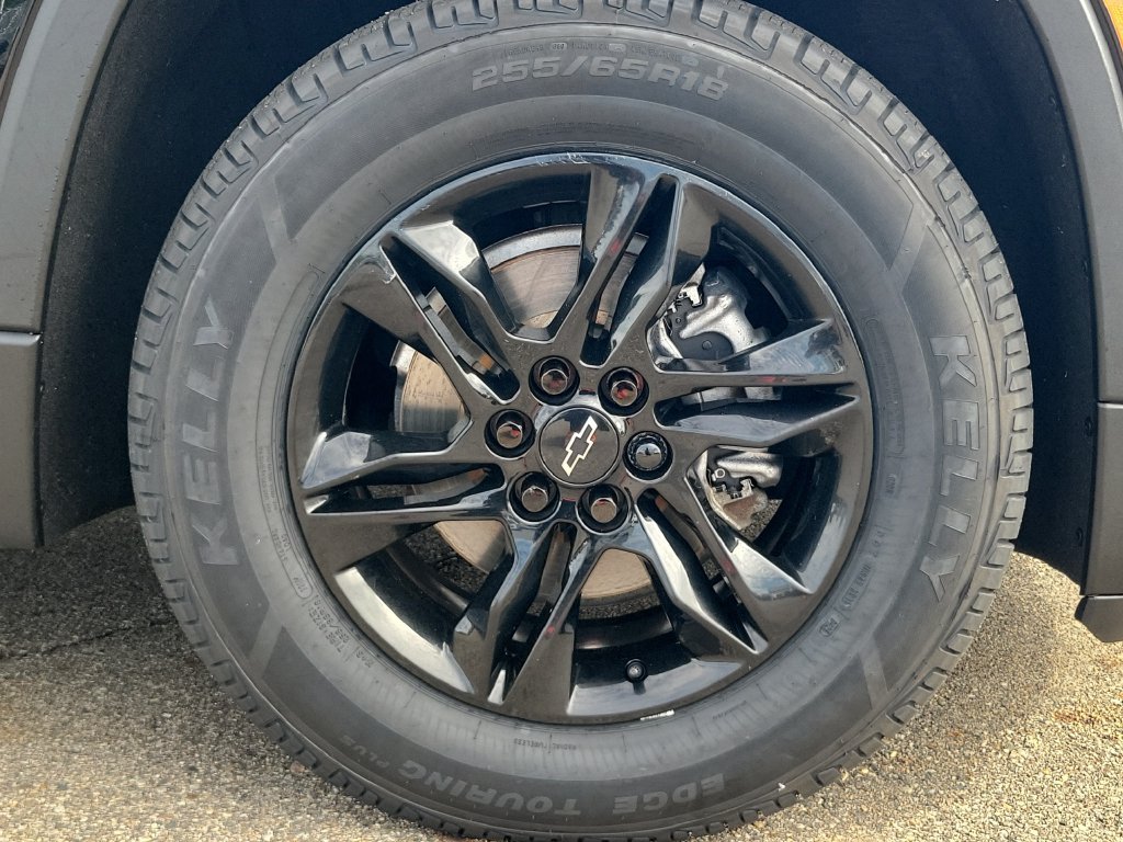 Used 2022 Chevrolet Traverse LS w/ Midnight/Sport Edition AWD/4WD image 36