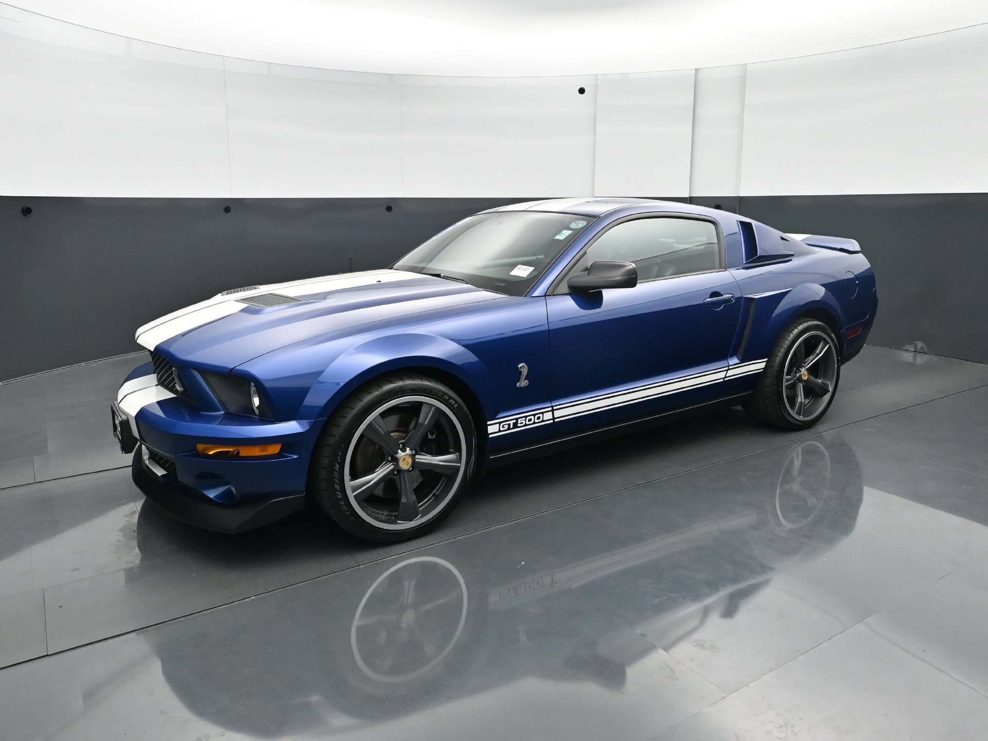 Used 2007 Ford Mustang Shelby GT500 RWD image 2
