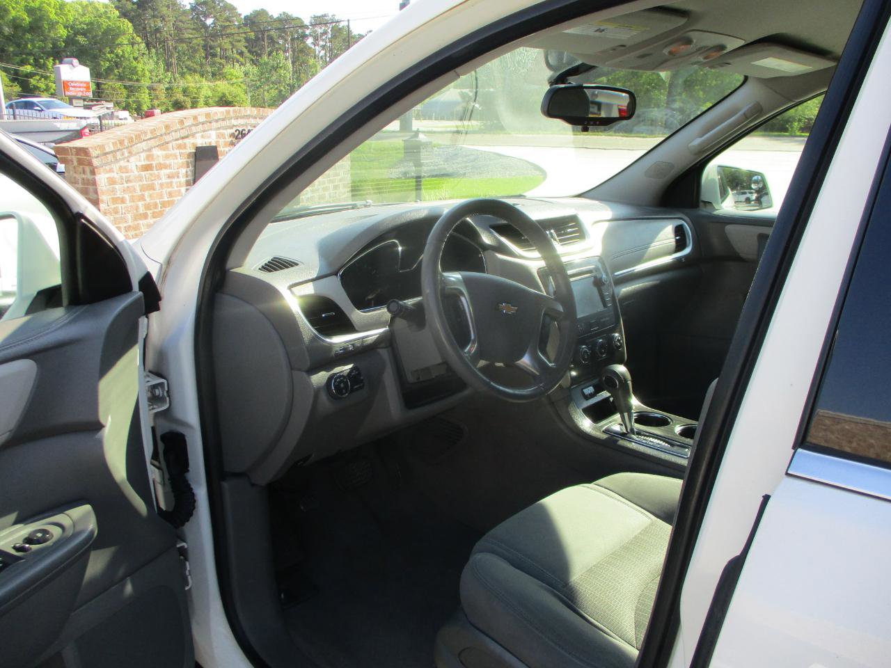 Used 2014 Chevrolet Traverse LT image 14