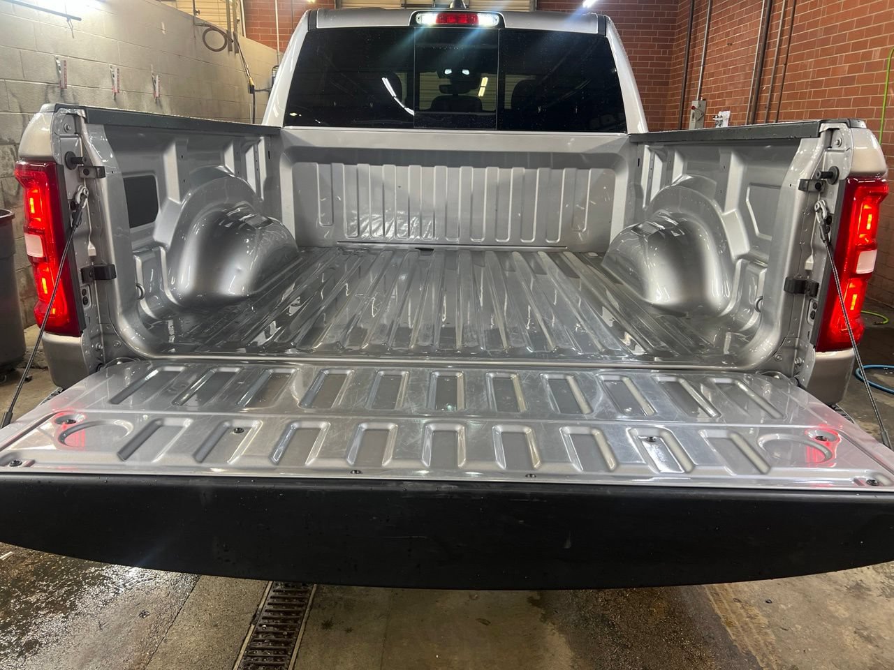 Used 2025 RAM 1500 Big Horn AWD/4WD image 8