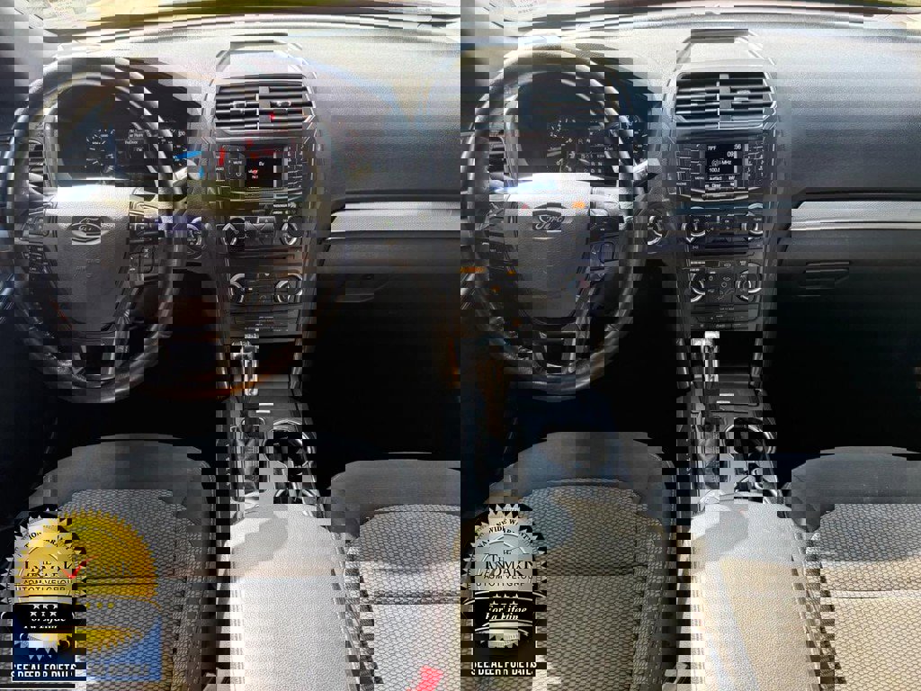 Used 2018 Ford Explorer XLT image 16