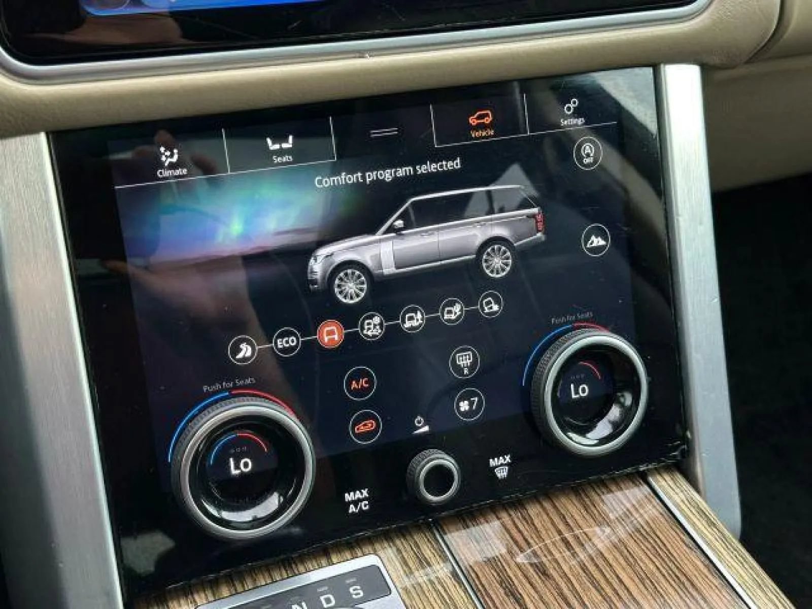 Used 2018 Land Rover Range Rover Long Wheelbase Supercharged AWD/4WD image 40