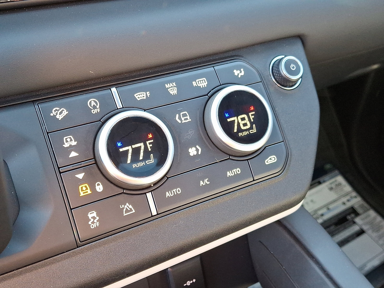 Used 2024 Land Rover Defender 110 X-Dynamic SE image 15