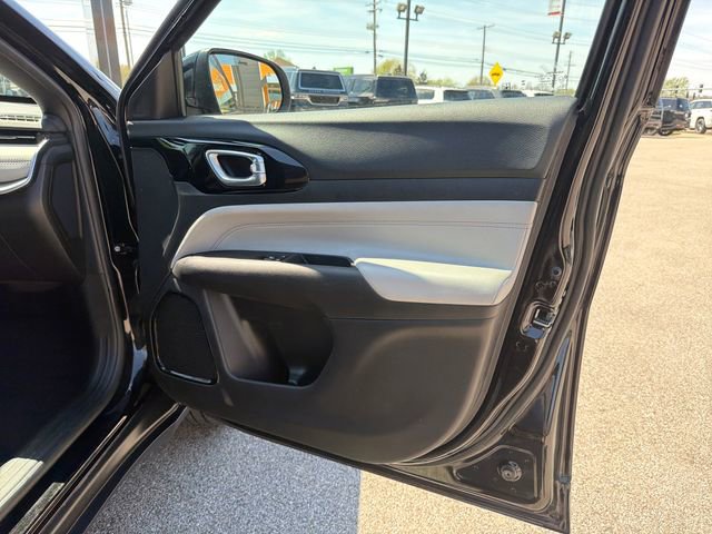 Used 2025 Jeep Compass Limited image 32