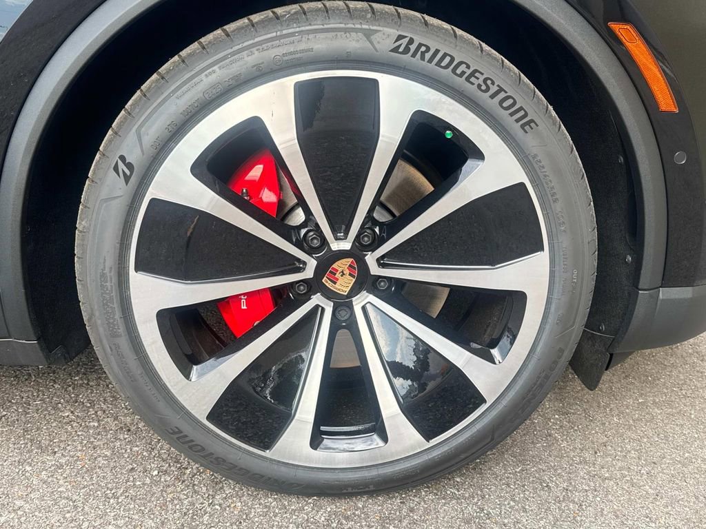 New 2025 Porsche Macan 4S Electric image 9