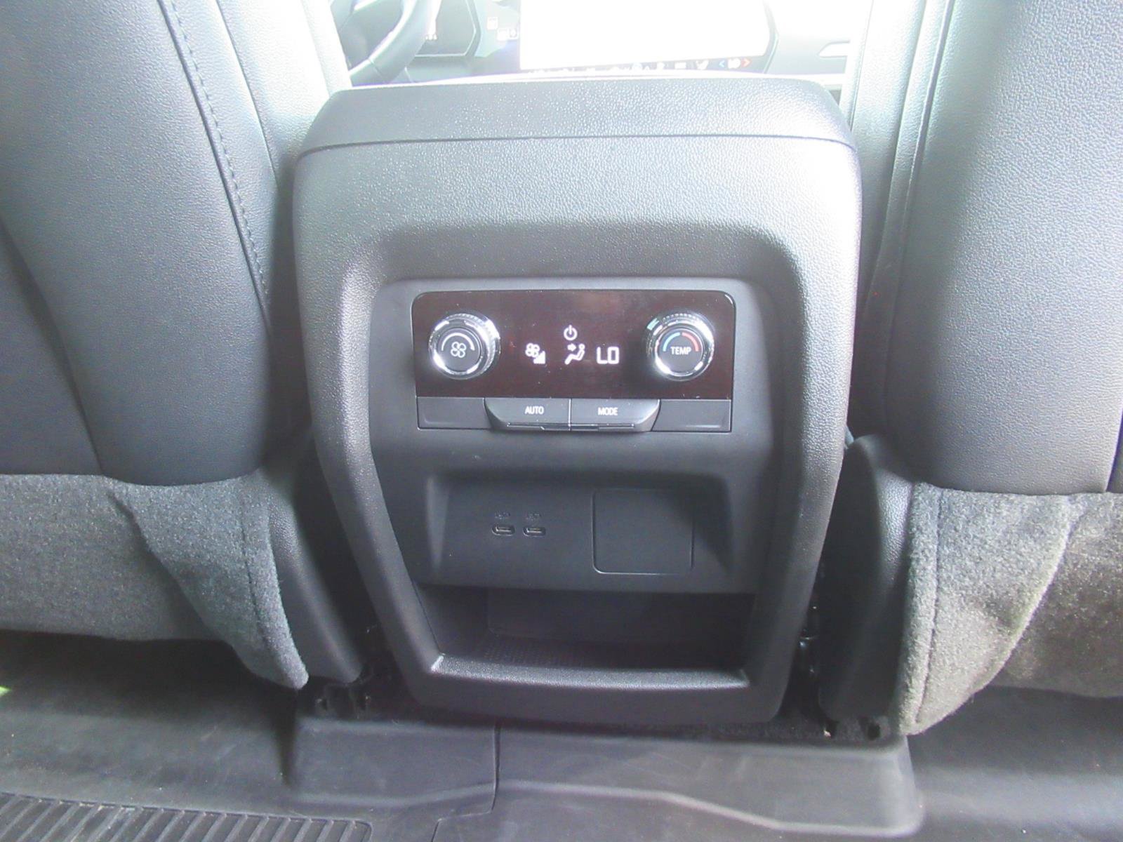 Used 2026 Chevrolet Traverse Z71 AWD/4WD image 36