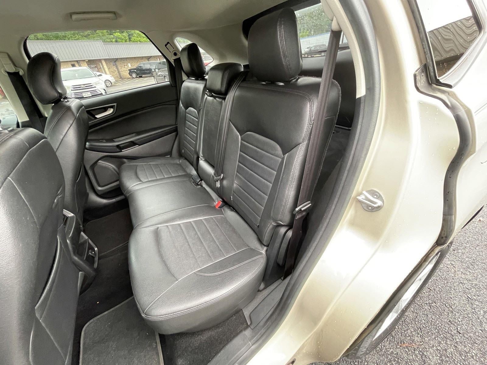 Used 2017 Ford Edge SE w/ Cargo Accessory Package FWD image 39