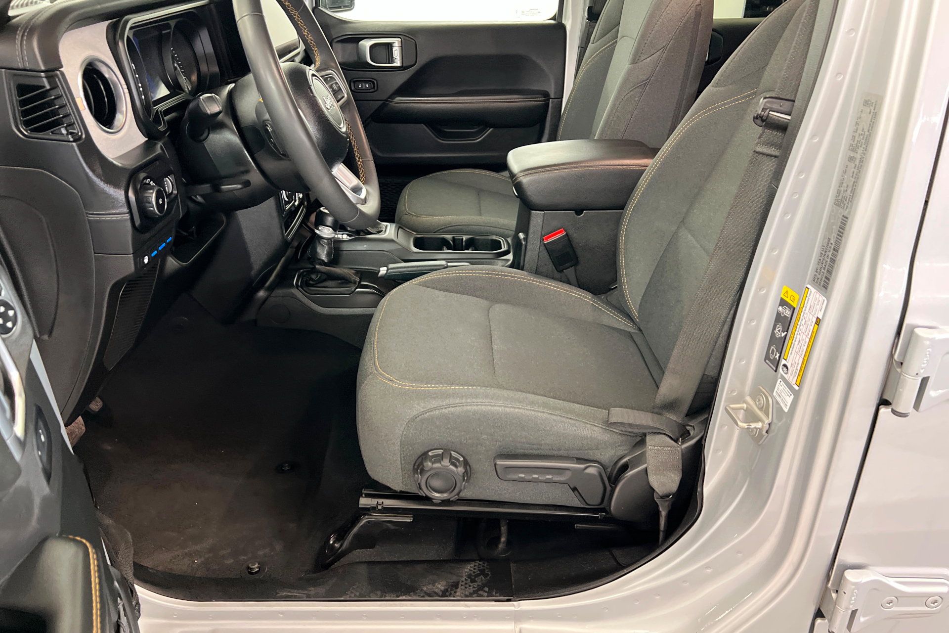 Used 2024 Jeep Wrangler Unlimited Sahara AWD/4WD image 17