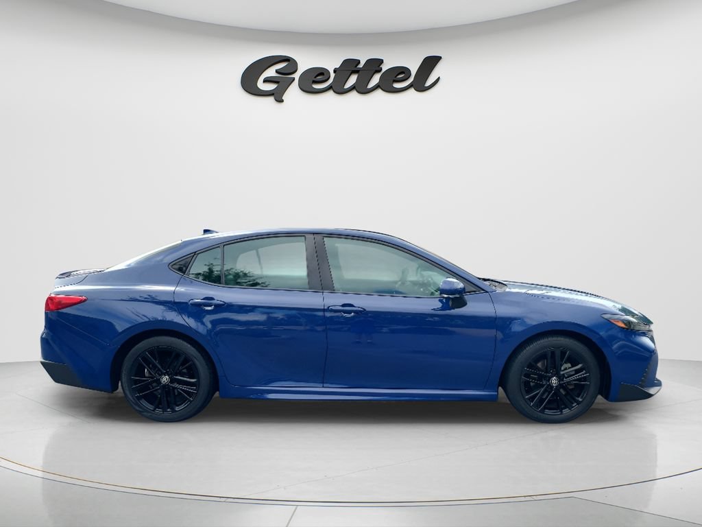 Used 2025 Toyota Camry SE FWD image 4