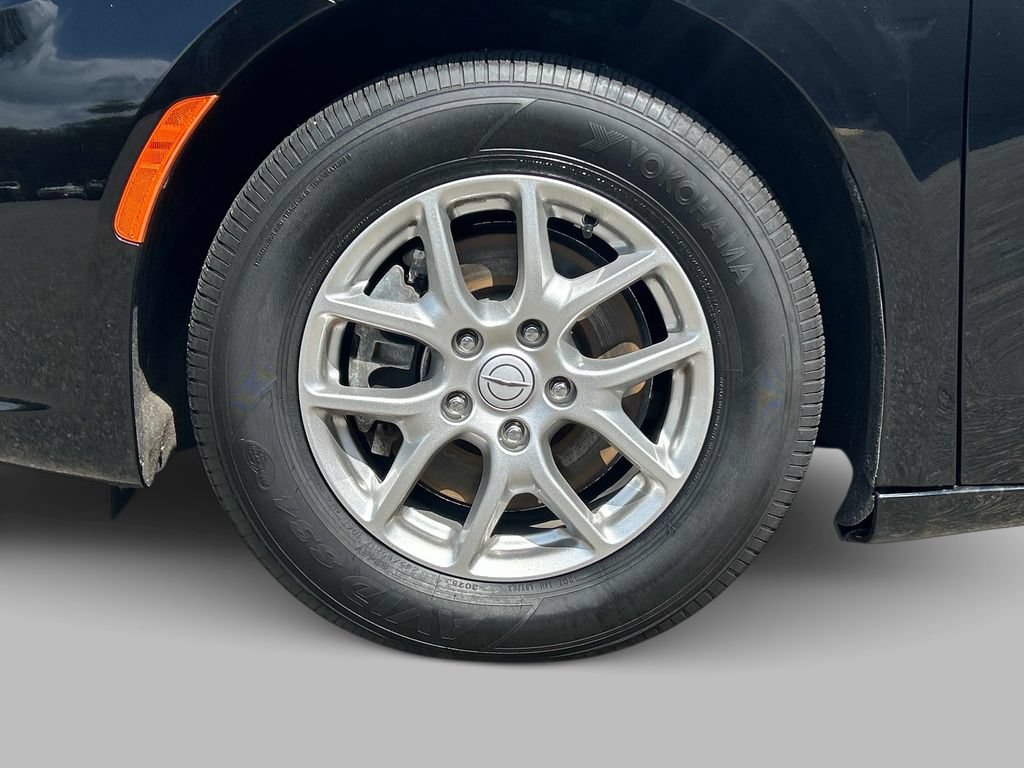 Used 2026 Chrysler Pacifica Select FWD image 9