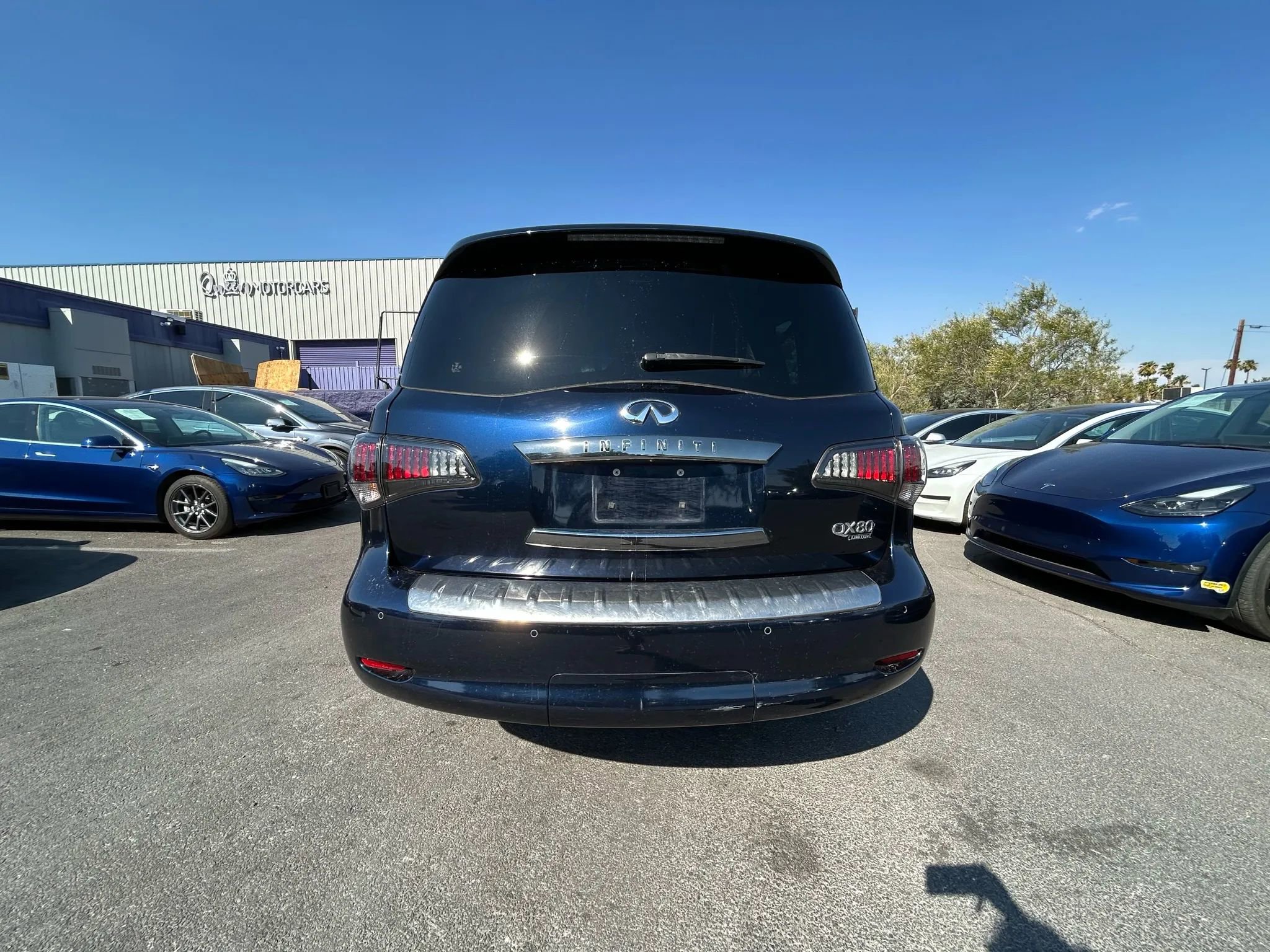 Used 2017 INFINITI QX80 Limited w/ All Season Package image 5