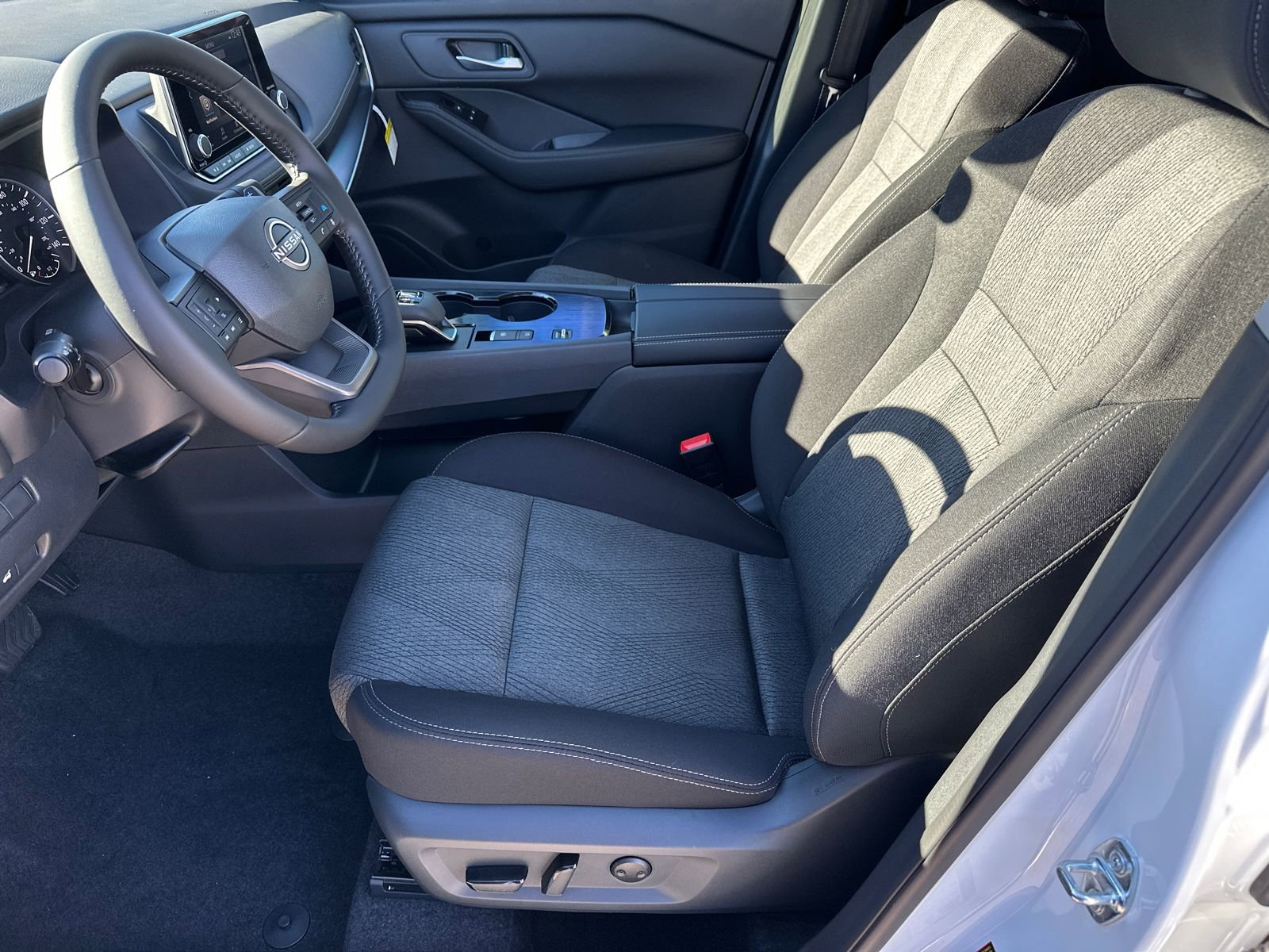 New 2026 Nissan Rogue SV image 9