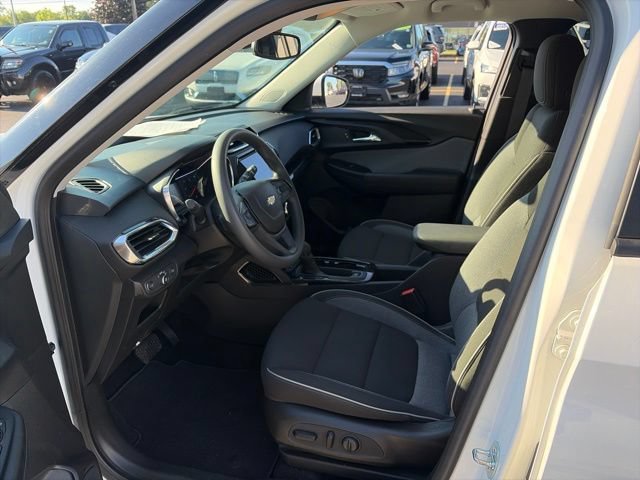Used 2023 Chevrolet TrailBlazer LT w/ Convenience Package FWD image 12