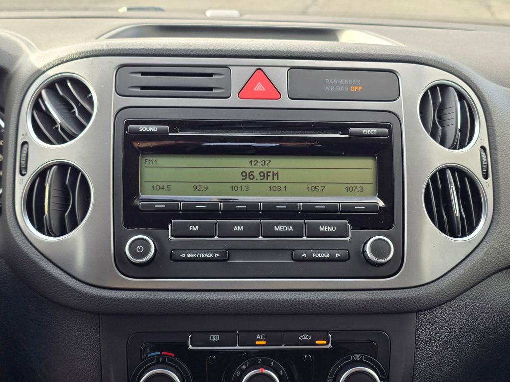 Used 2011 Volkswagen Tiguan S image 28