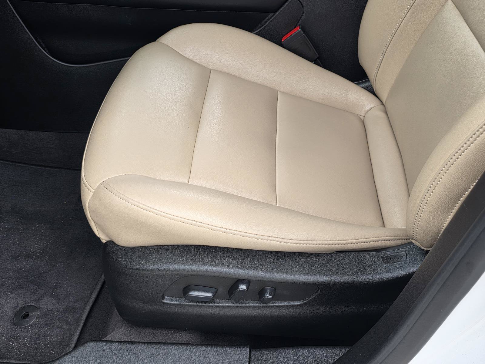 Certified 2024 Cadillac XT4 Luxury w/ Cold Weather Package FWD image 20