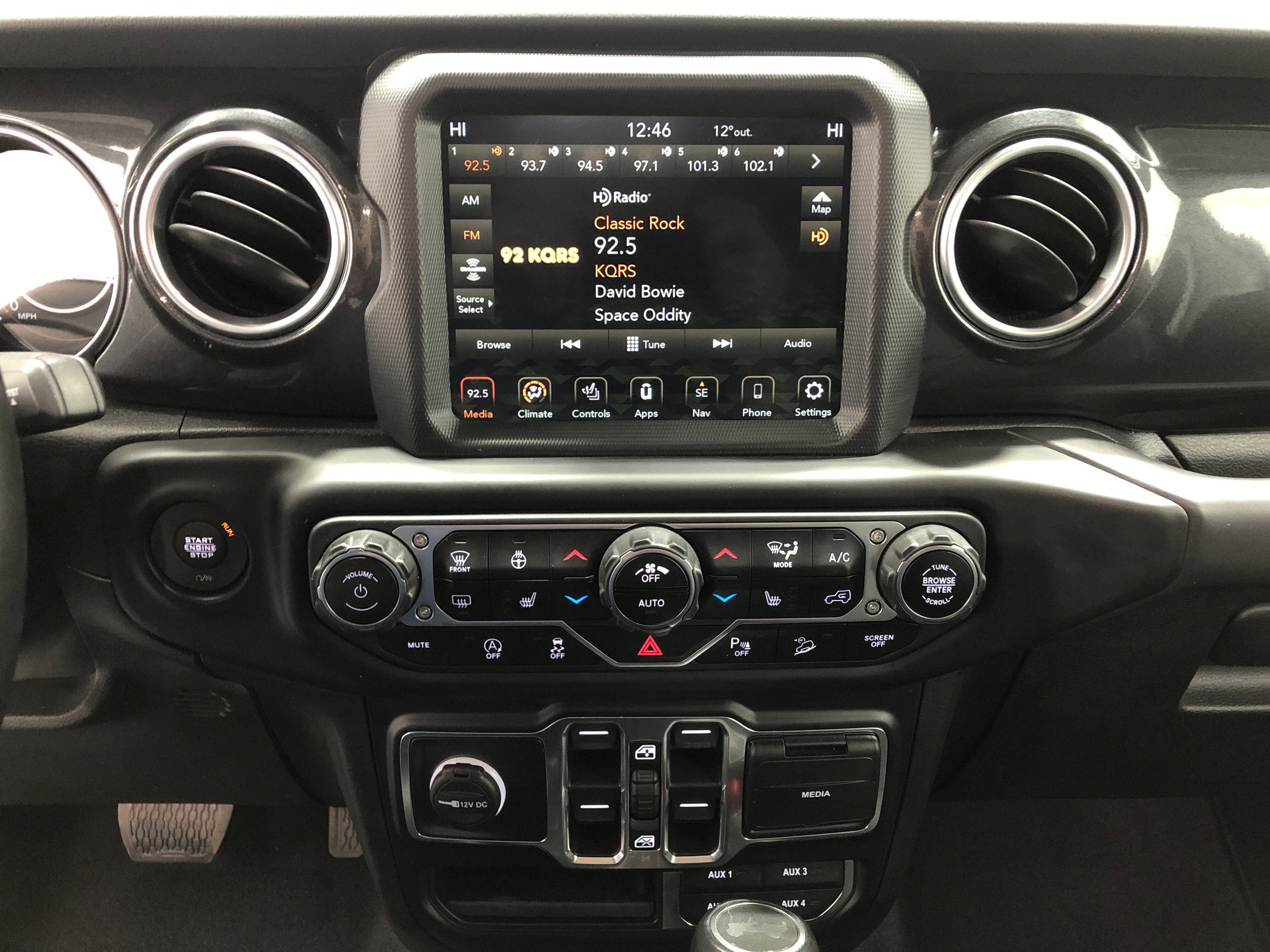 Used 2020 Jeep Wrangler Unlimited Sahara AWD/4WD image 22