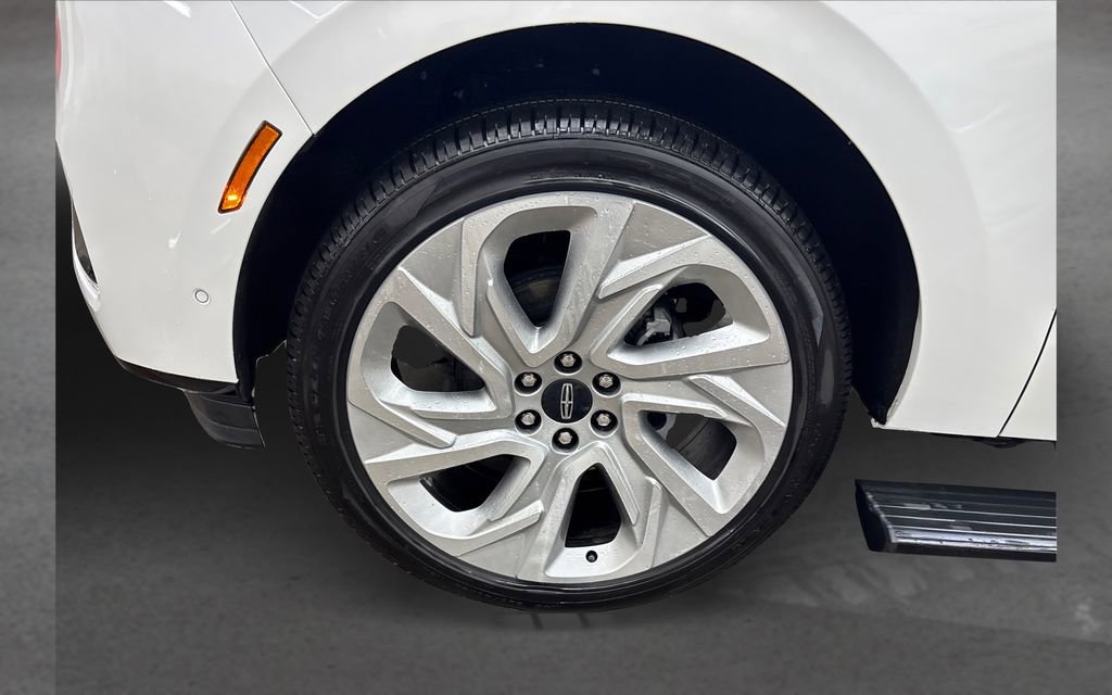 Used 2025 Lincoln Navigator L Reserve image 12