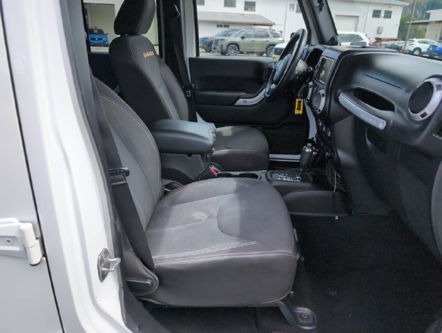 Used 2014 Jeep Wrangler Unlimited Sahara w/ Max Tow Package AWD/4WD image 10