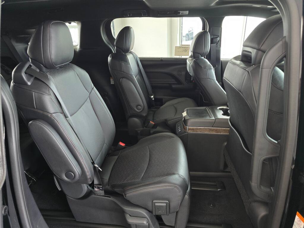 New 2026 Toyota Sienna Platinum AWD/4WD image 38