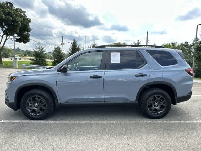Used 2023 Honda Pilot TrailSport image 2