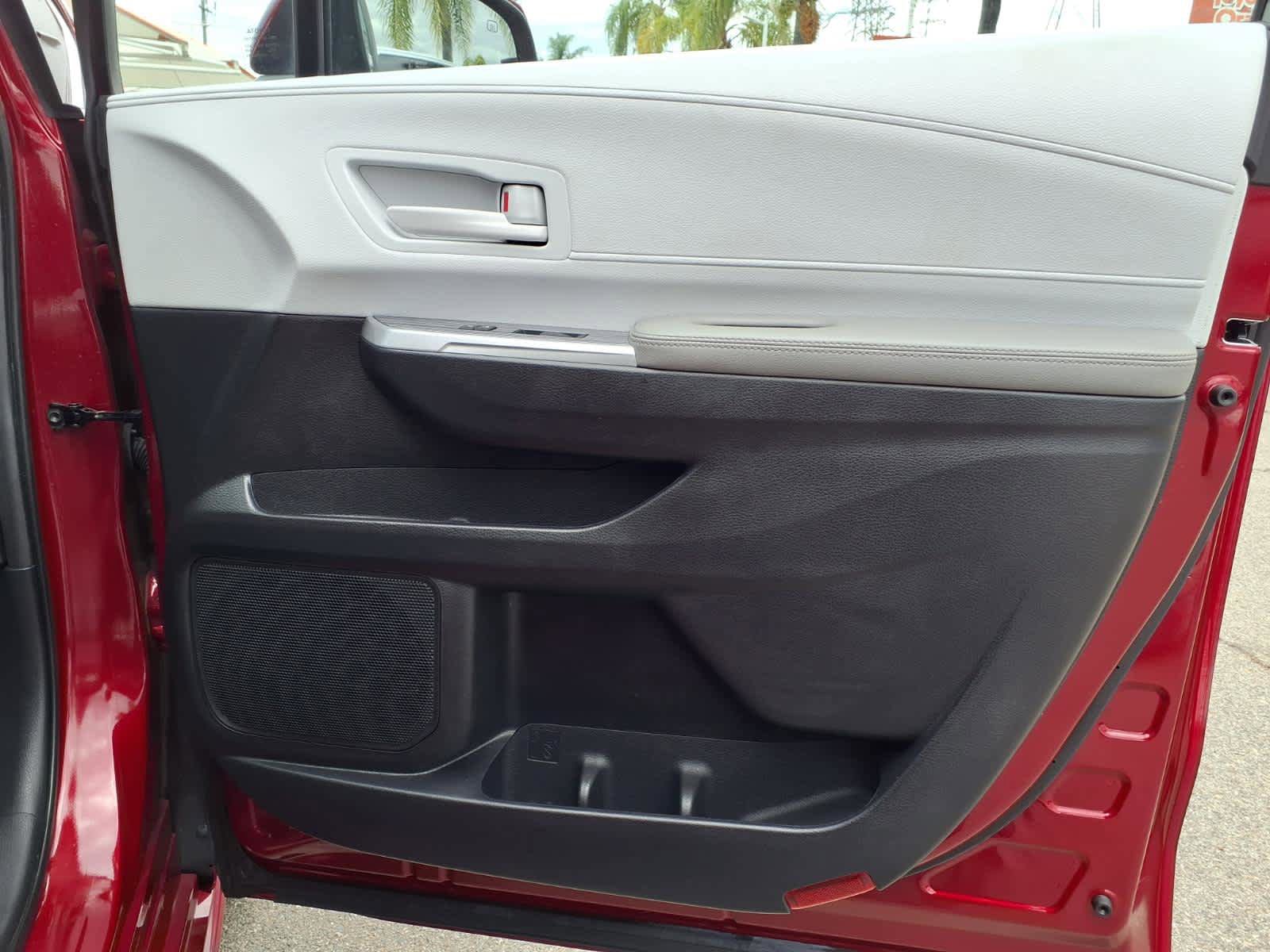 Certified 2025 Toyota Sienna LE FWD image 24