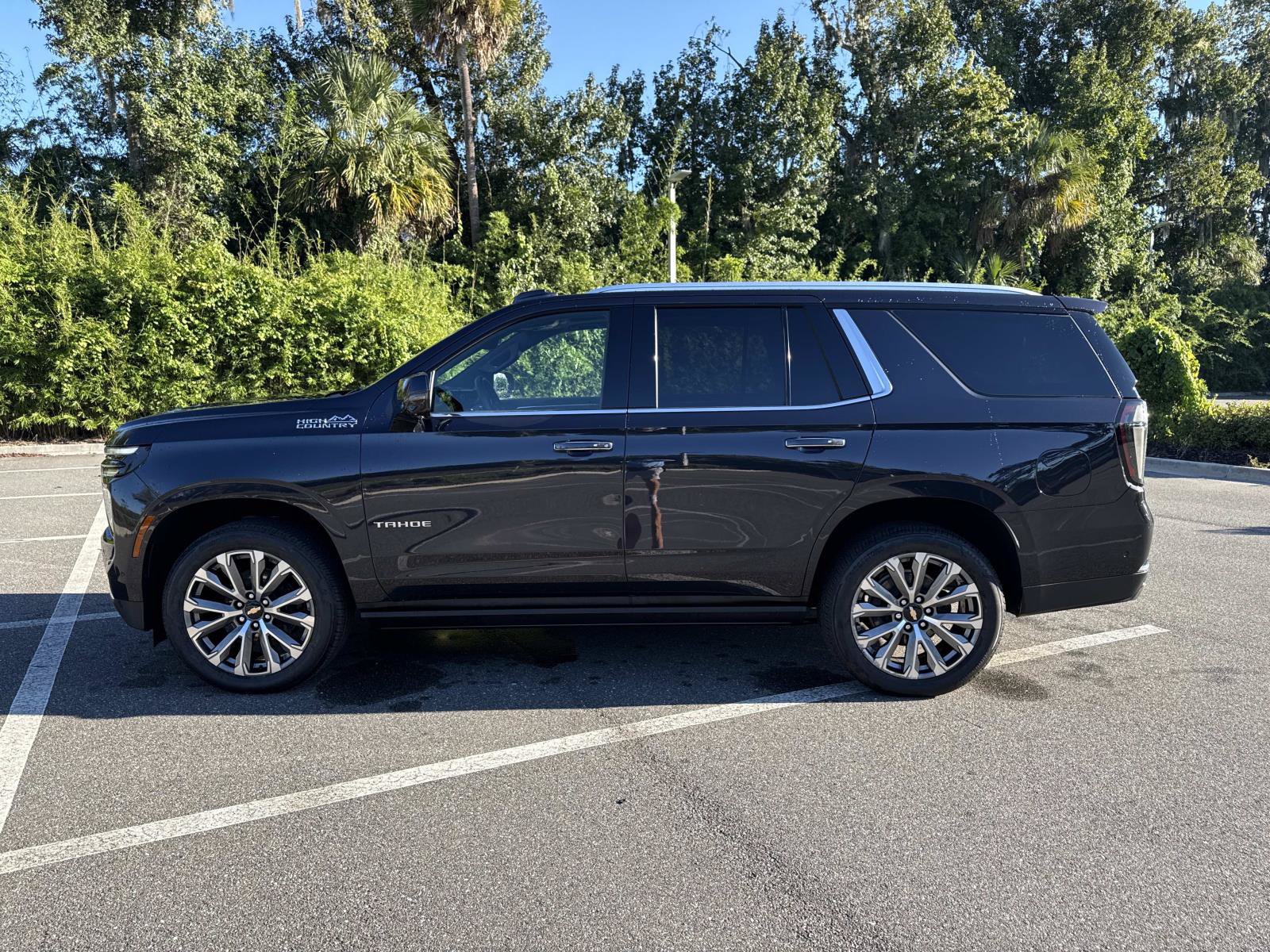 Used 2025 Chevrolet Tahoe High Country AWD/4WD image 6
