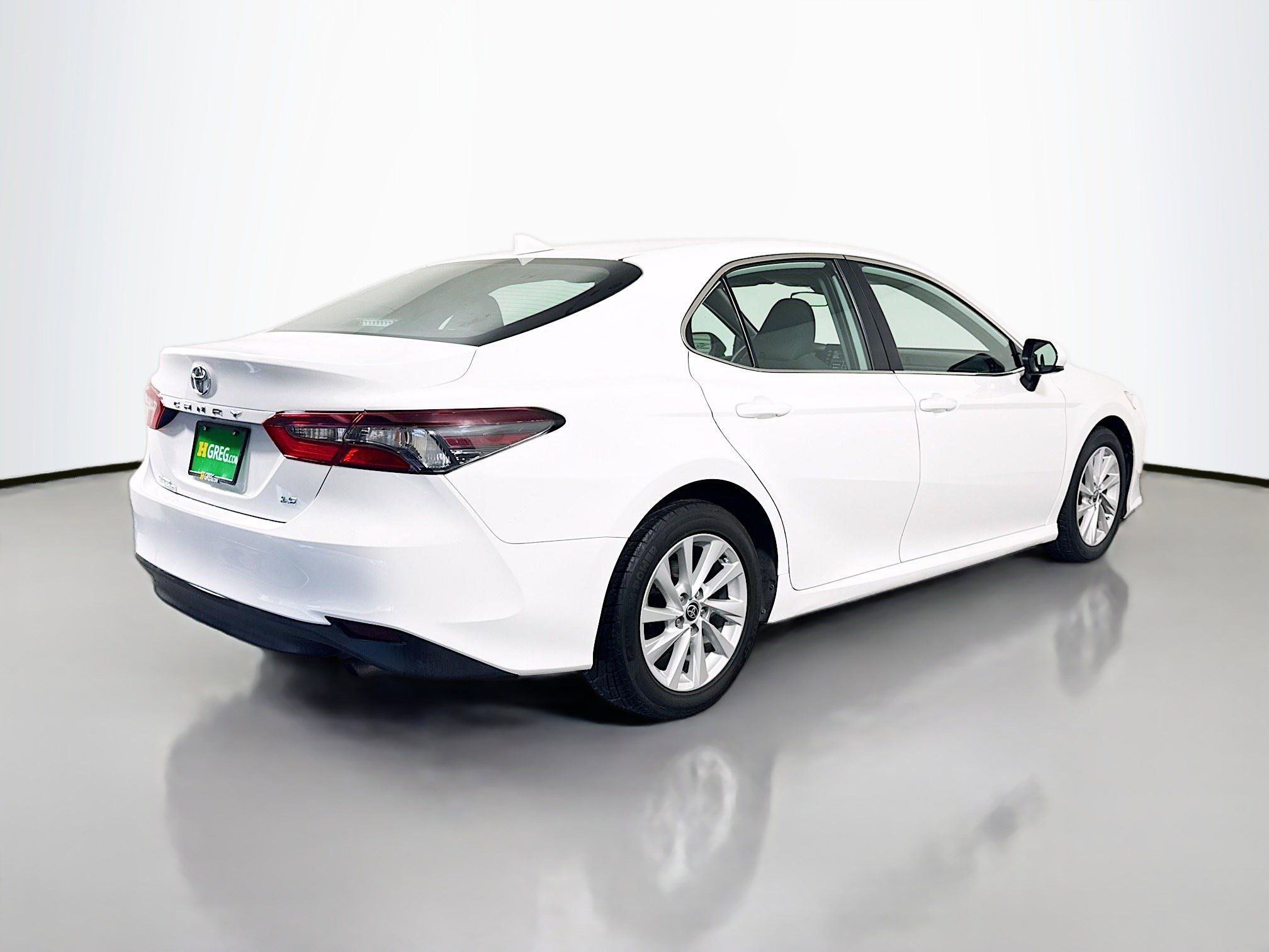 Used 2022 Toyota Camry LE image 10