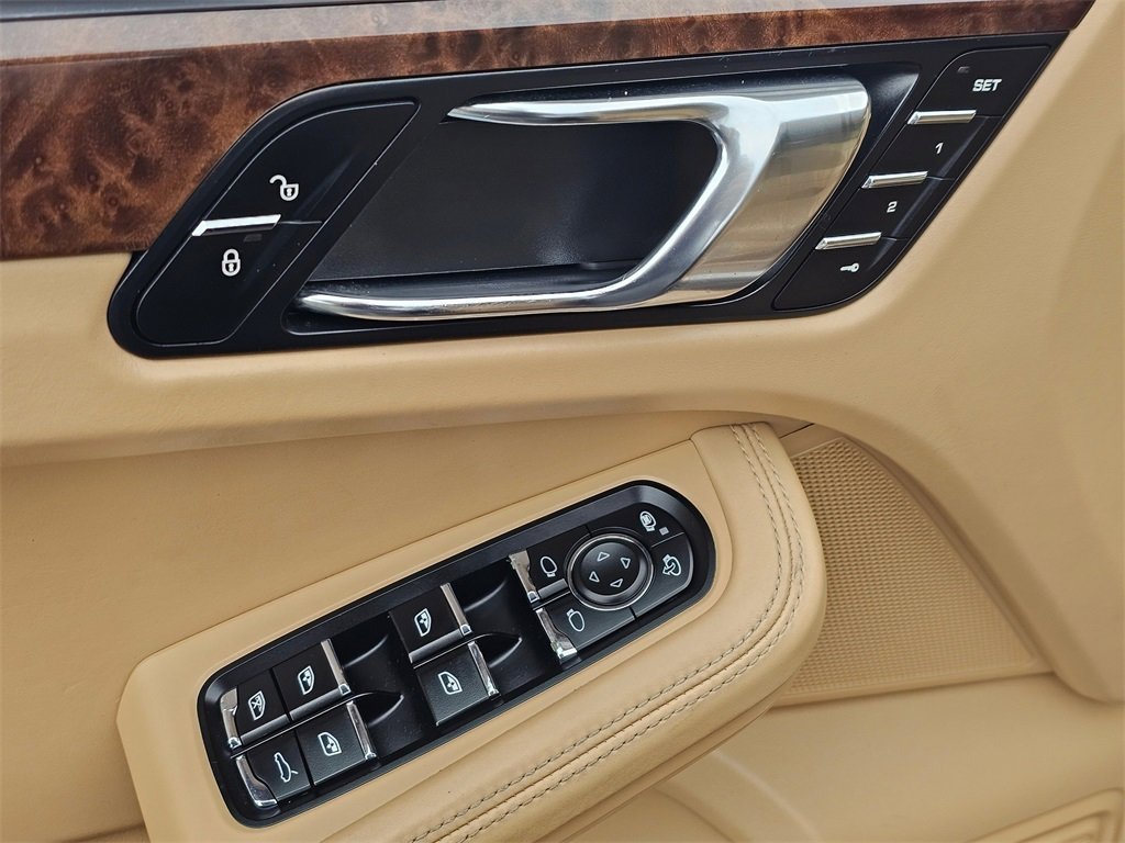 Used 2016 Porsche Macan Turbo image 32