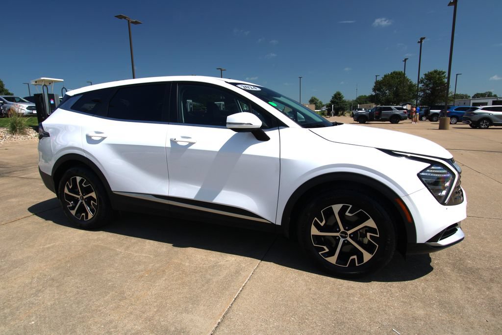 Used 2024 Kia Sportage EX FWD image 3