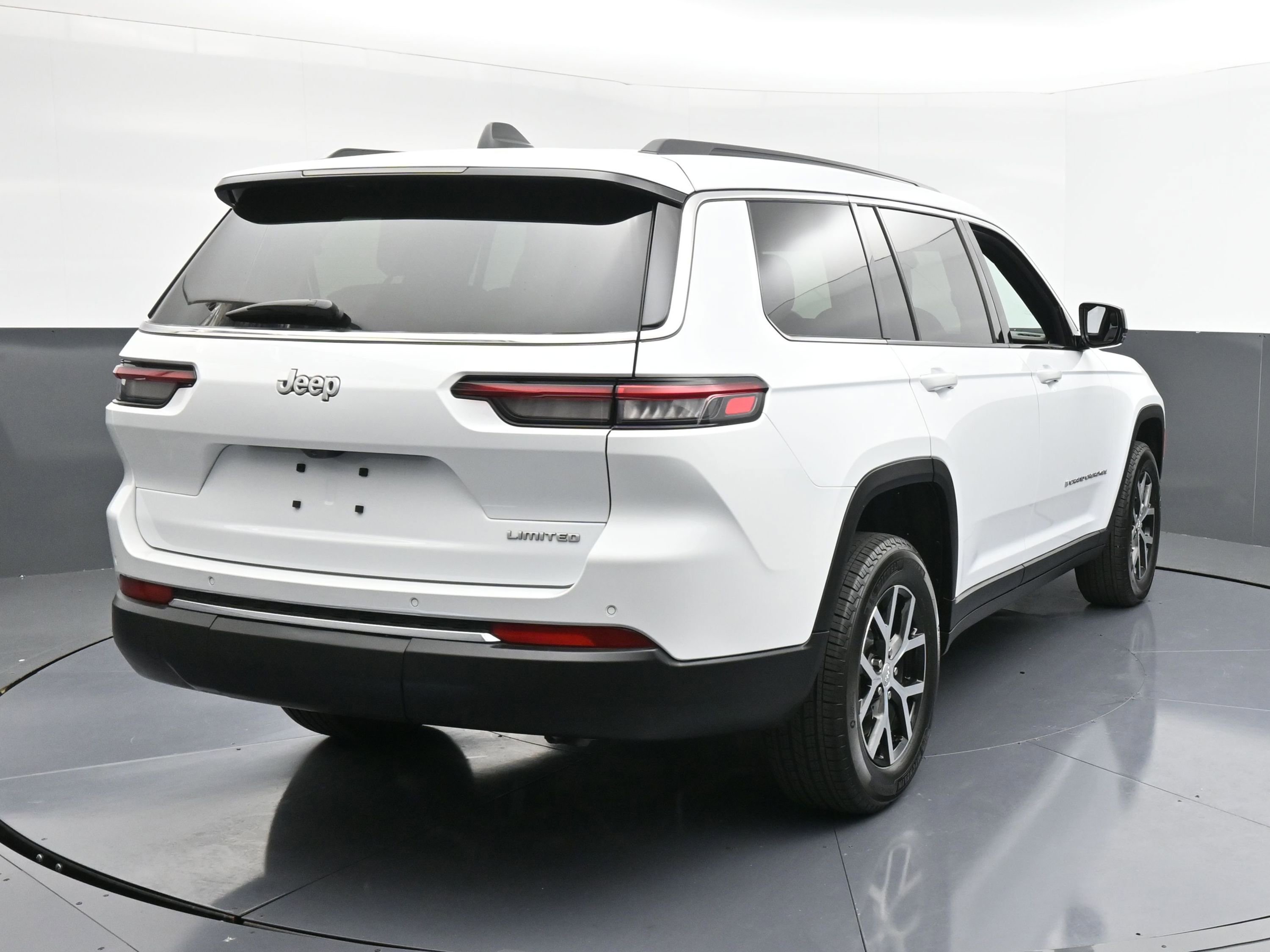 Used 2025 Jeep Grand Cherokee L Limited image 8