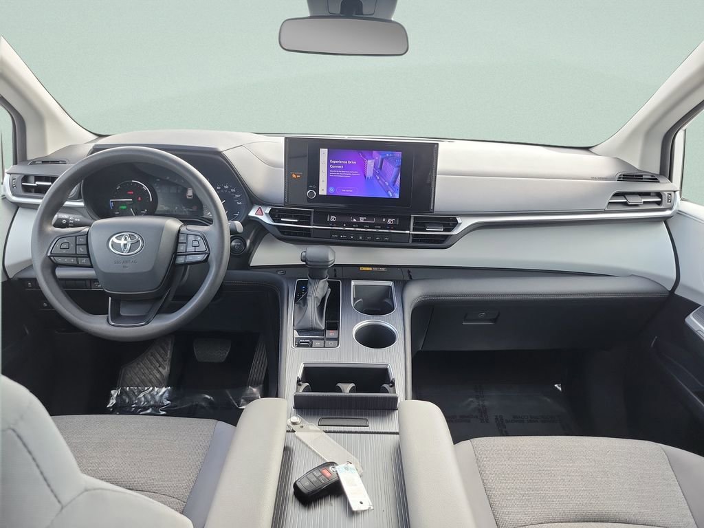 Certified 2025 Toyota Sienna LE image 14