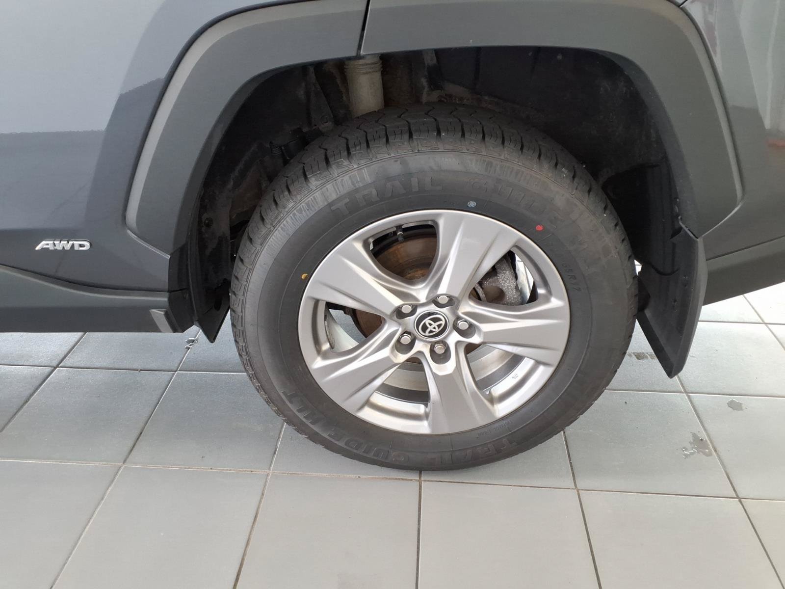 Used 2024 Toyota RAV4 XLE AWD/4WD image 16