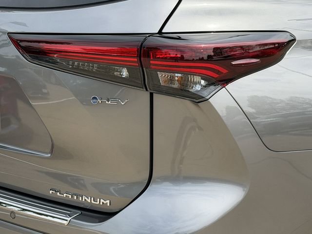 New 2026 Toyota Highlander Platinum image 7