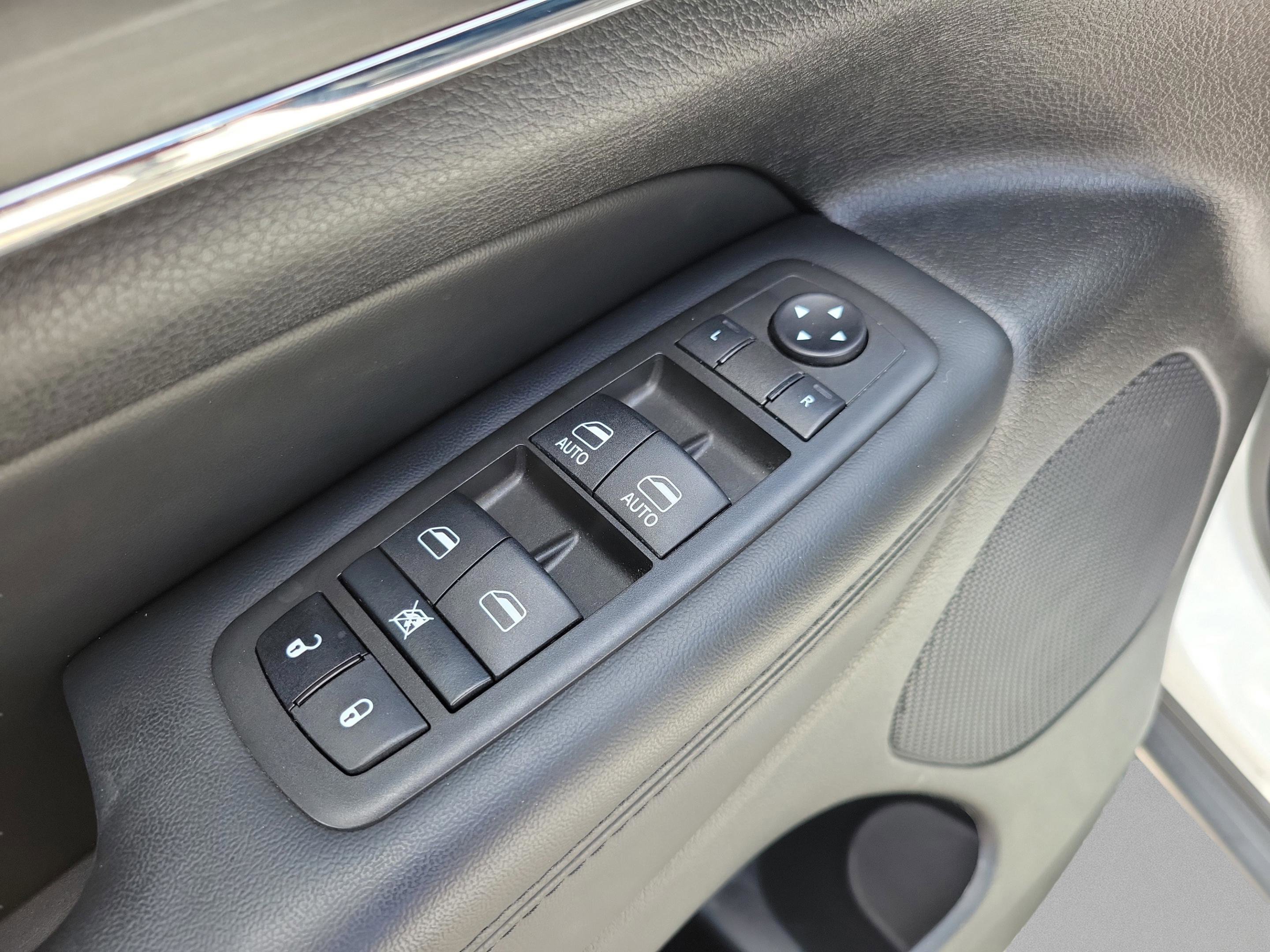 Used 2022 Jeep Grand Cherokee Limited w/ Trailer Tow Group IV image 18