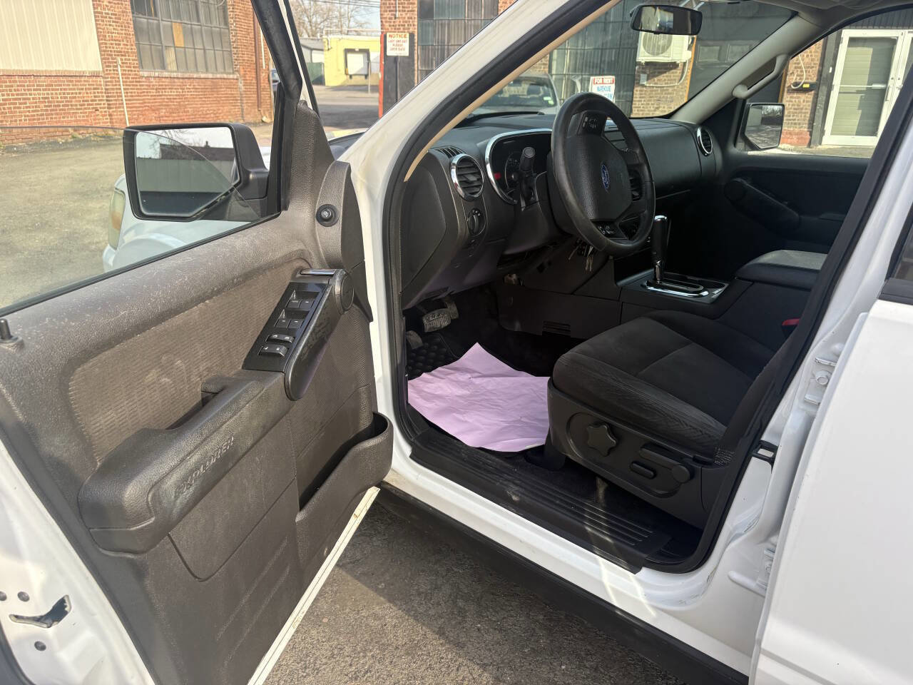 Used 2010 Ford Explorer XLT image 18