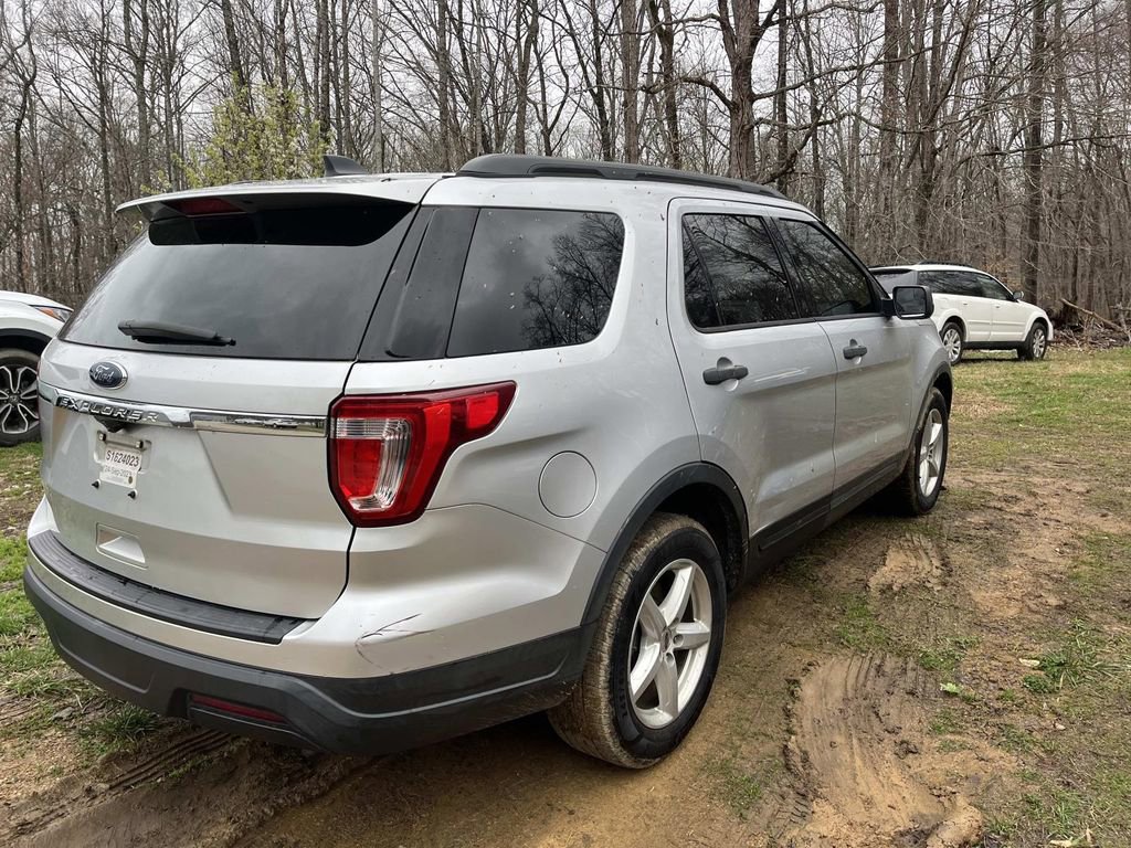 Used 2019 Ford Explorer FWD image 2