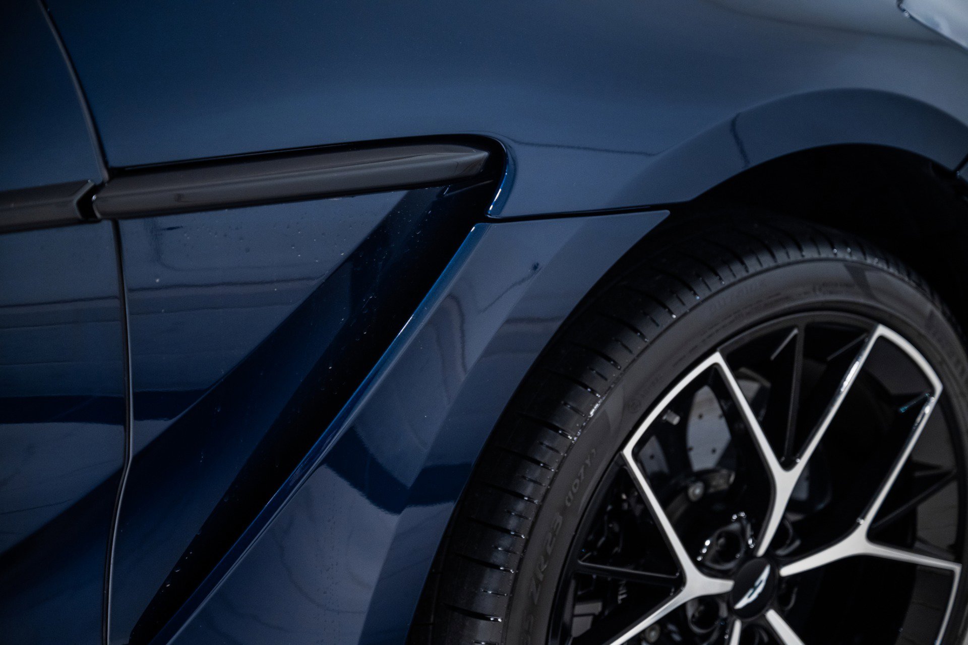 New 2026 Aston Martin DBX 707 image 9